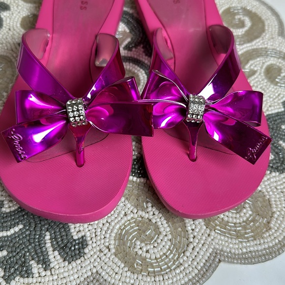 Pink guess flip flops - Picture 6 of 6